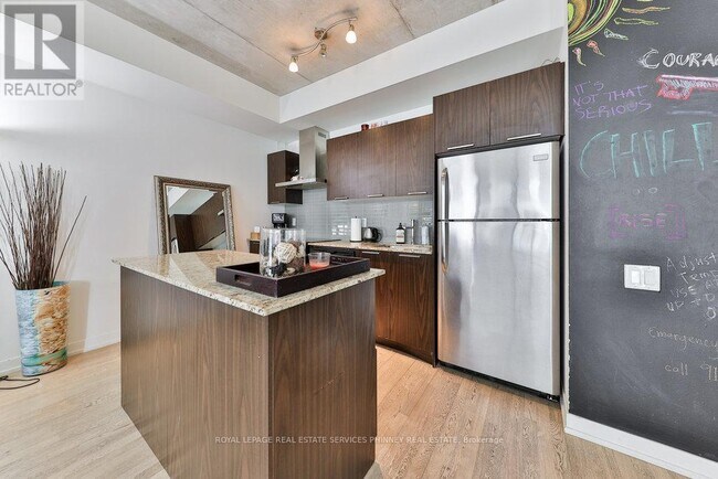 650 King St W Unité 207