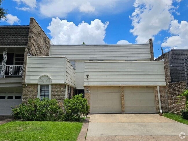 Building Photo - 6308 N 1st St Rental