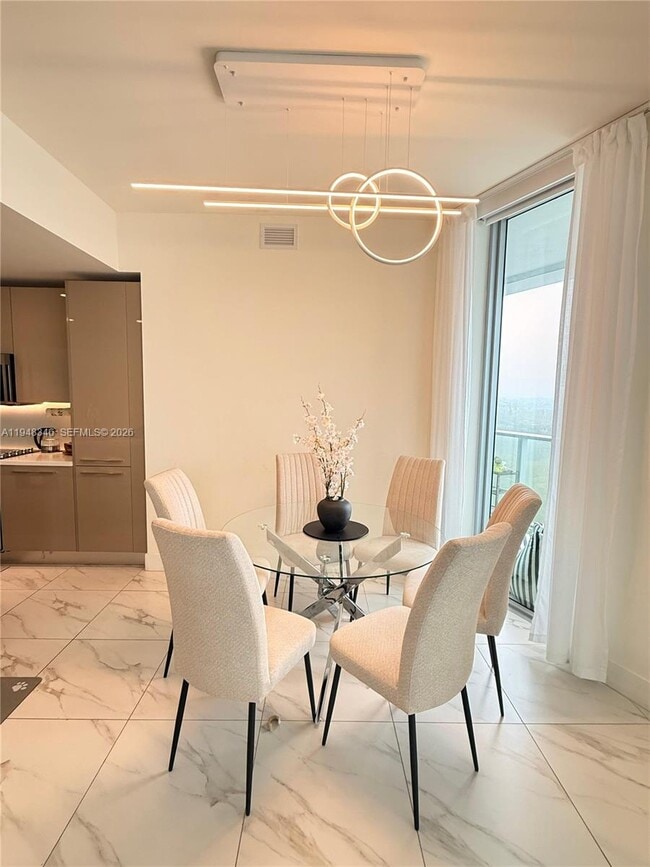 Photo - 2000 Metropica Wy Unit 1409