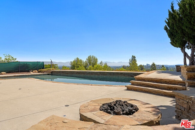 Photo - 6040 Pat Ave