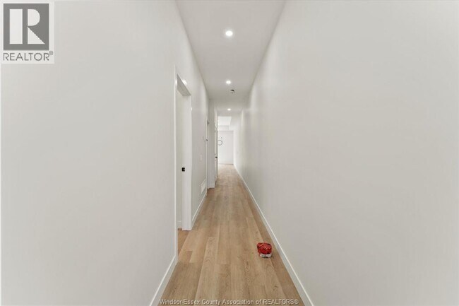 Photo - 2275 Wellesley Ave