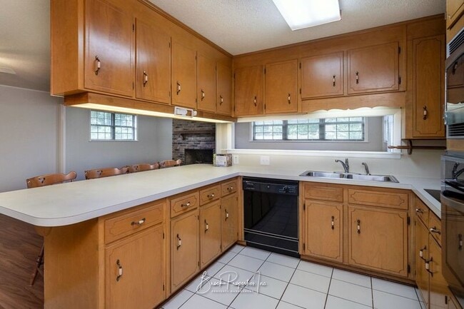 Photo - 6395 Duquesne Dr