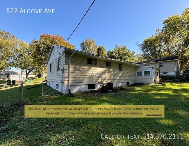 Beautifully Updated 3 Bed/1.5 Bath with Fi... House House Rental in