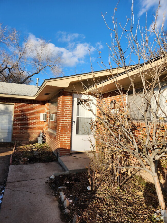 Building Photo - 1710 W Spaulding St Rental