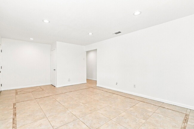 Photo - 7400 Pennington Way