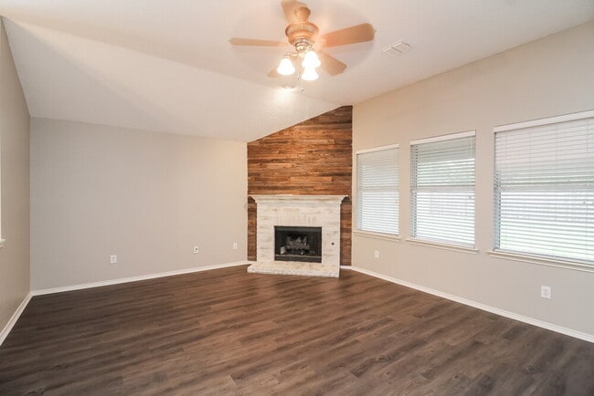 Photo - 430 Creekwood Ct