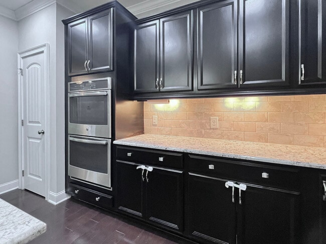 Photo - 156 Wildfell Trl