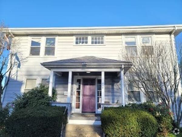 Building Photo - 210 Newbury Ave Rental
