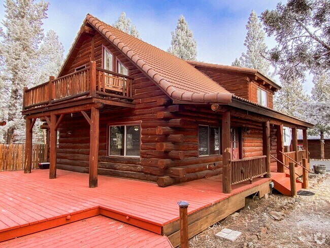 Building Photo - Beautiful Custom Log Home in Squaw Creek C...