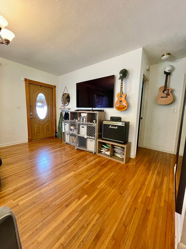 LIVING ROOM - 5840 SW 5th St