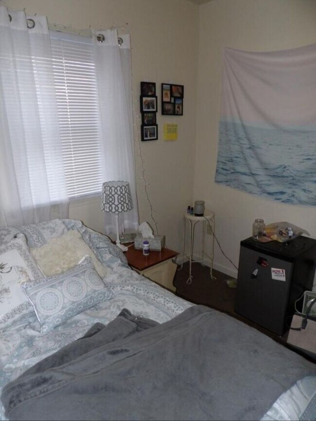 Photo - 1918 Jane St Unidad 1918  2