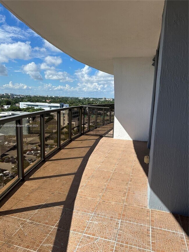 Photo - 2301 SW 27th Ave Unit 402
