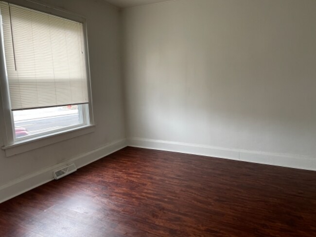 Photo - 328 Robbins Ave