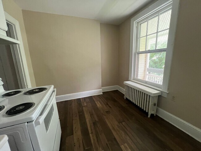 Photo - First Ave 1432 - Be Water Unidad 2nd Floor