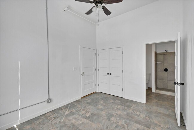 Photo - Vintage Vault Unidad 303