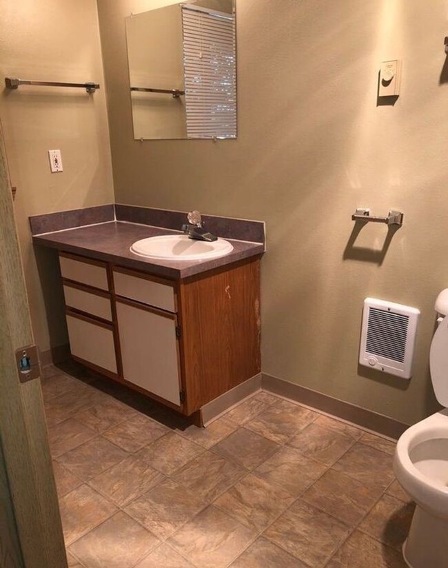 Large 2 bed 1.5bath townhouse with Garage - Large 2 bed 1.5bath townhouse with Garage Unidad 12069C