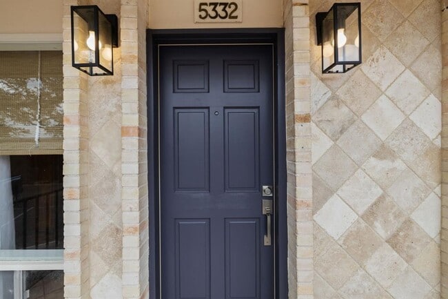 Building Photo - 5332 Balcones Dr Unit A Rental