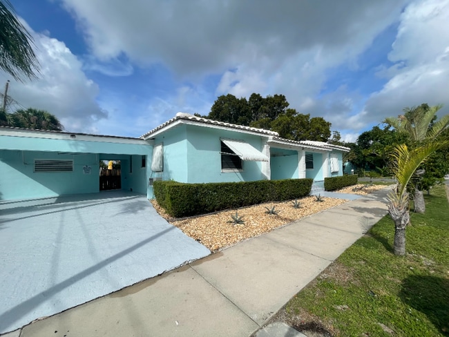 Building Photo - 5213 Spruce Ave Rental