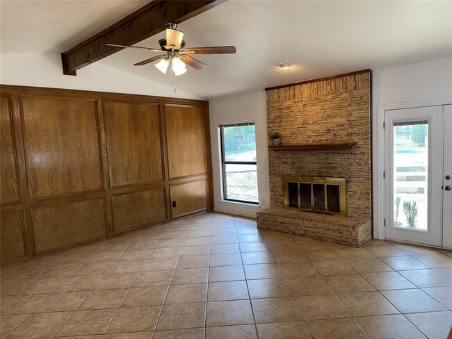 Photo - 331 Live Oak Dr