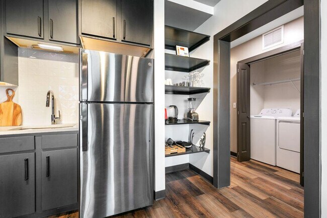 Photo - 611 Commerce St Unidad ID1267070P