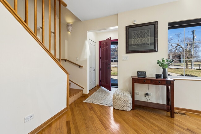 Photo - 23 W Algonquin Rd