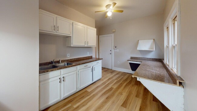 Building Photo - 11302 Parkview Ave Unit 11302 Parkview Ave - DWN