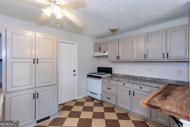 Photo - 2435 Claude St NW