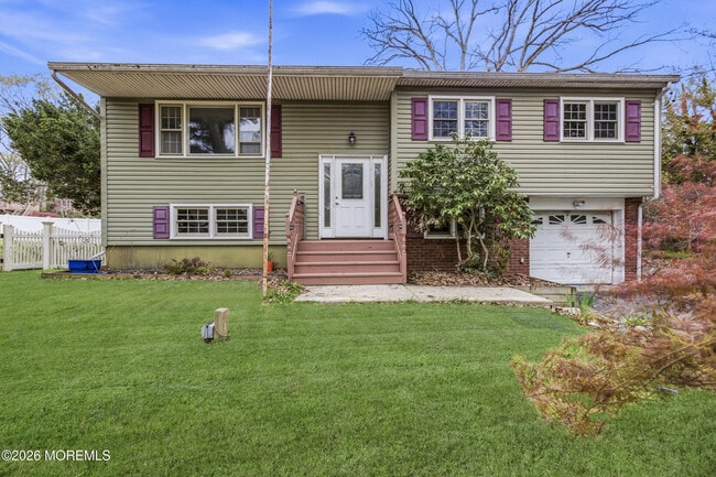 Building Photo - 536 River Dr