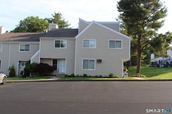 Building Photo - 9 Watch Hill Cir Unit 9