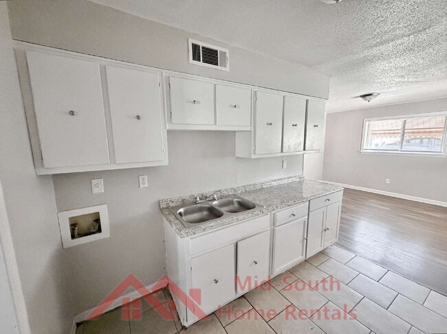 3325 Cedar Springs Dr