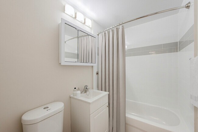 Photo - 440 Eglinton