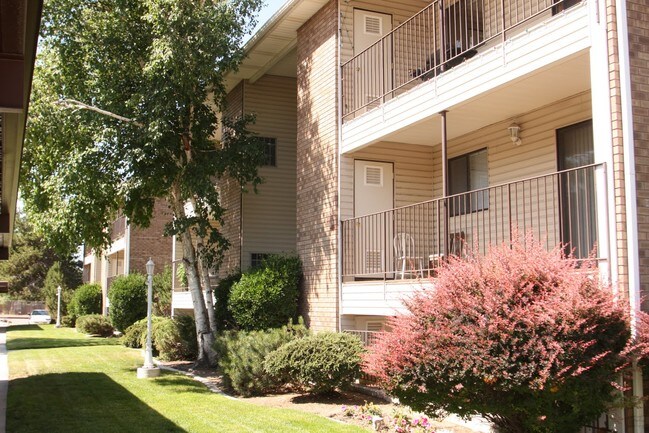 Flat 2 BR Large Outdoor Patios