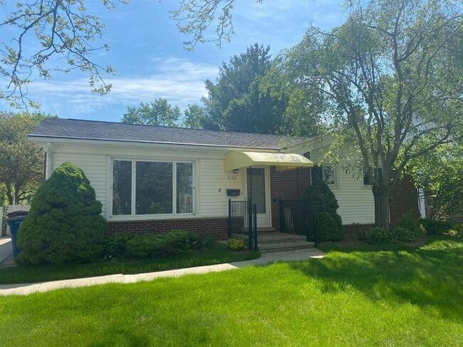 Photo - 2160 Georgetown Blvd