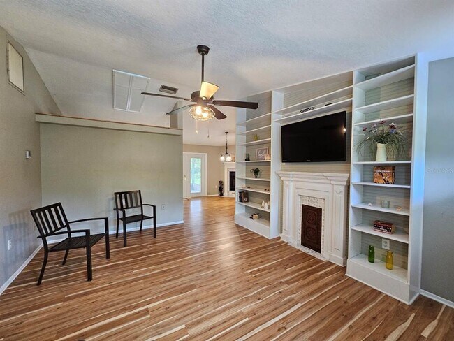 Photo - 17497 Clover Ave