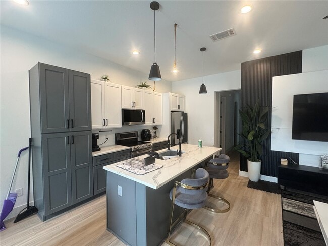 Photo - 3549 Amos St