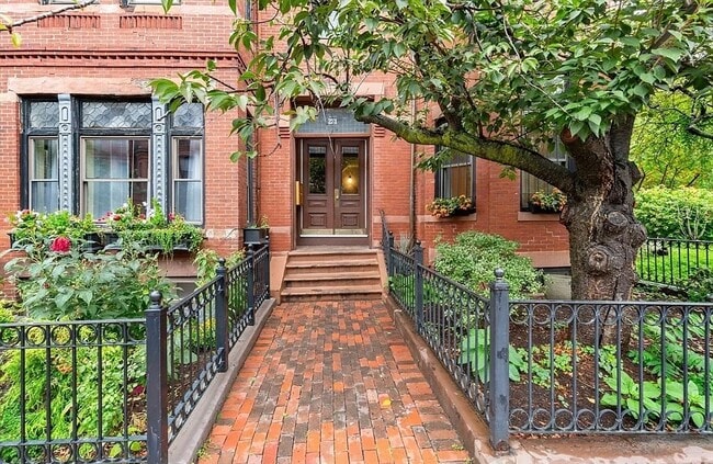 Photo - 231 W Newton St