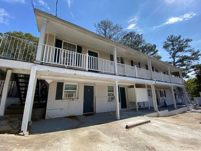 Building Photo - Renovated 2 Bedroom First Floor Apartment- Minutes Away From Downtown Lawrenceville! Unit 6