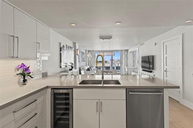 Photo - 800 SE 20th Ave Unit 809