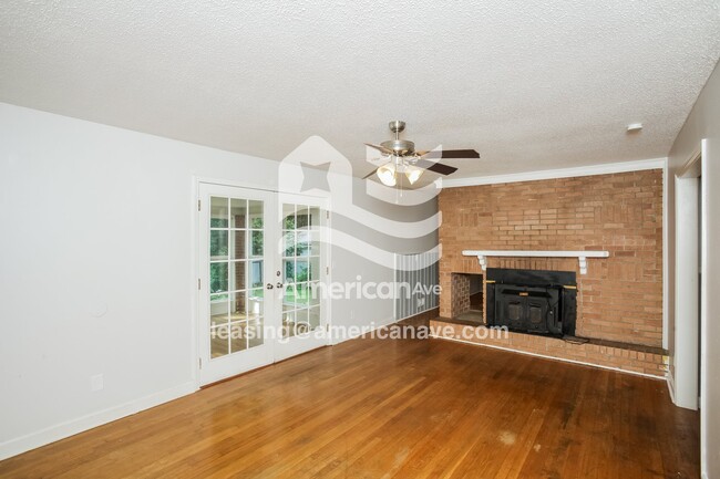 Photo - 1605 Sandra Dr