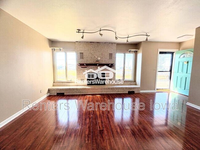 Photo - 410 SW Ordnance Rd