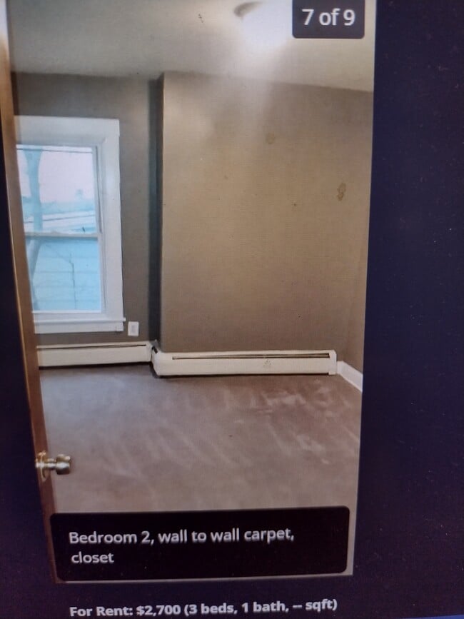 Dormitorio con moqueta de pared a pared - 21 Liberty St Unidad 21, right side of duplex