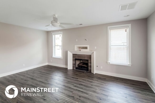 Photo - 6453 Nesting Dove