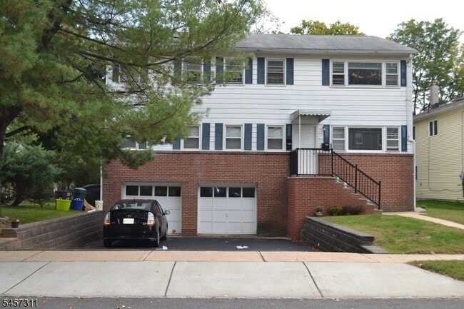 Building Photo - 511 Downer St