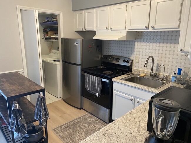 Photo - 117 Chaucer Ct