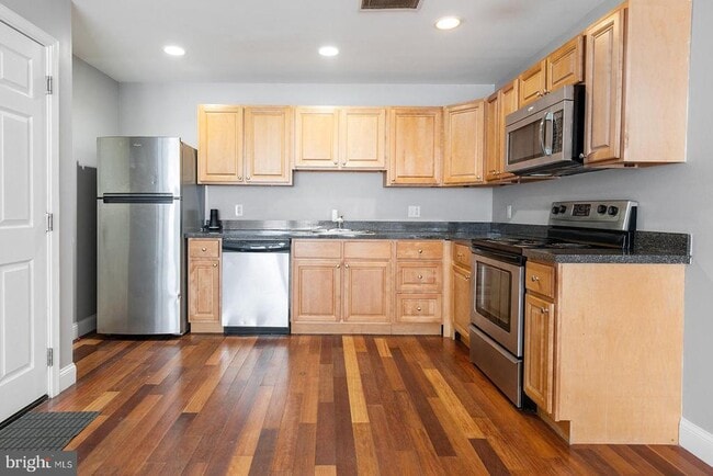 Building Photo - 1940 N Gratz St Unit 2