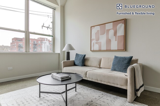 Building Photo - 1313 W Randolph St Rental
