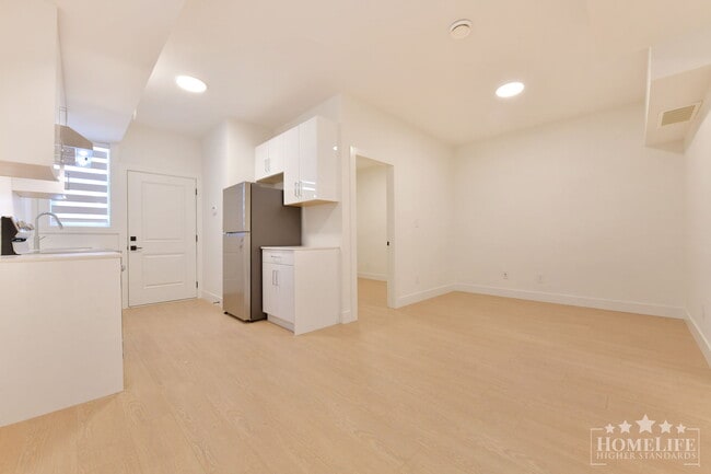 Photo - Brand New 2 Bedroom + Den Basement Suite in Desirable South Surrey Unit Basement