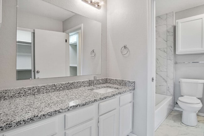 Photo - 1318 Catalpa Ln
