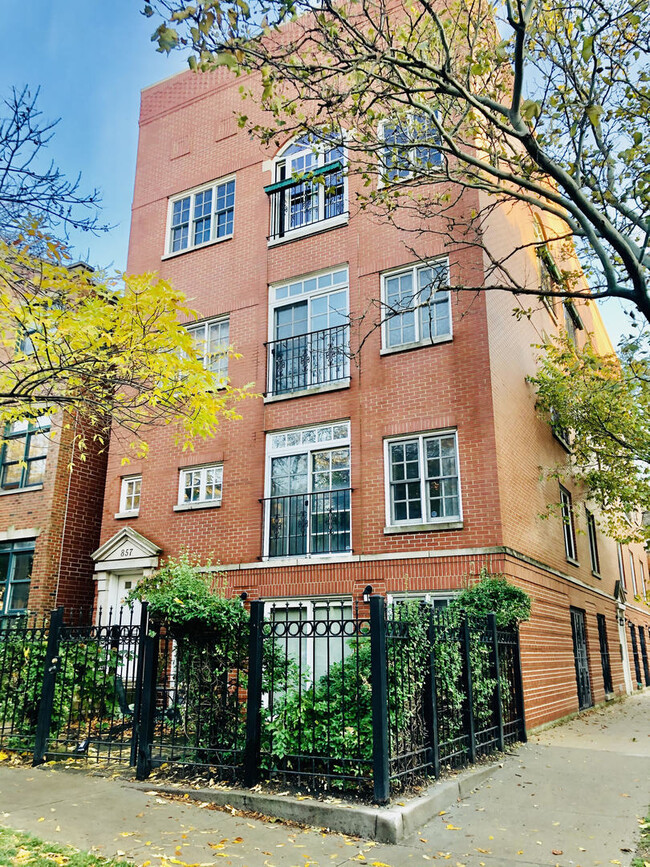 Building Photo - 2855 N Mildred Ave Rental