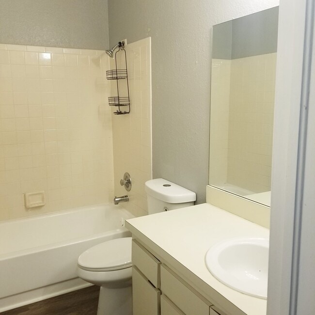 Photo - Oak Manor Apartments